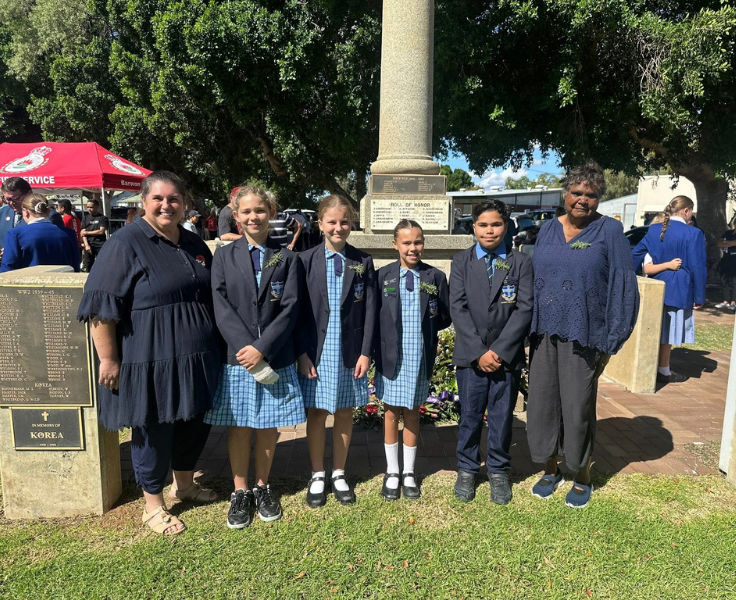 photo of 4 school leaders with 2 staff members at Bourke's Cenotaph on ANZAC Day